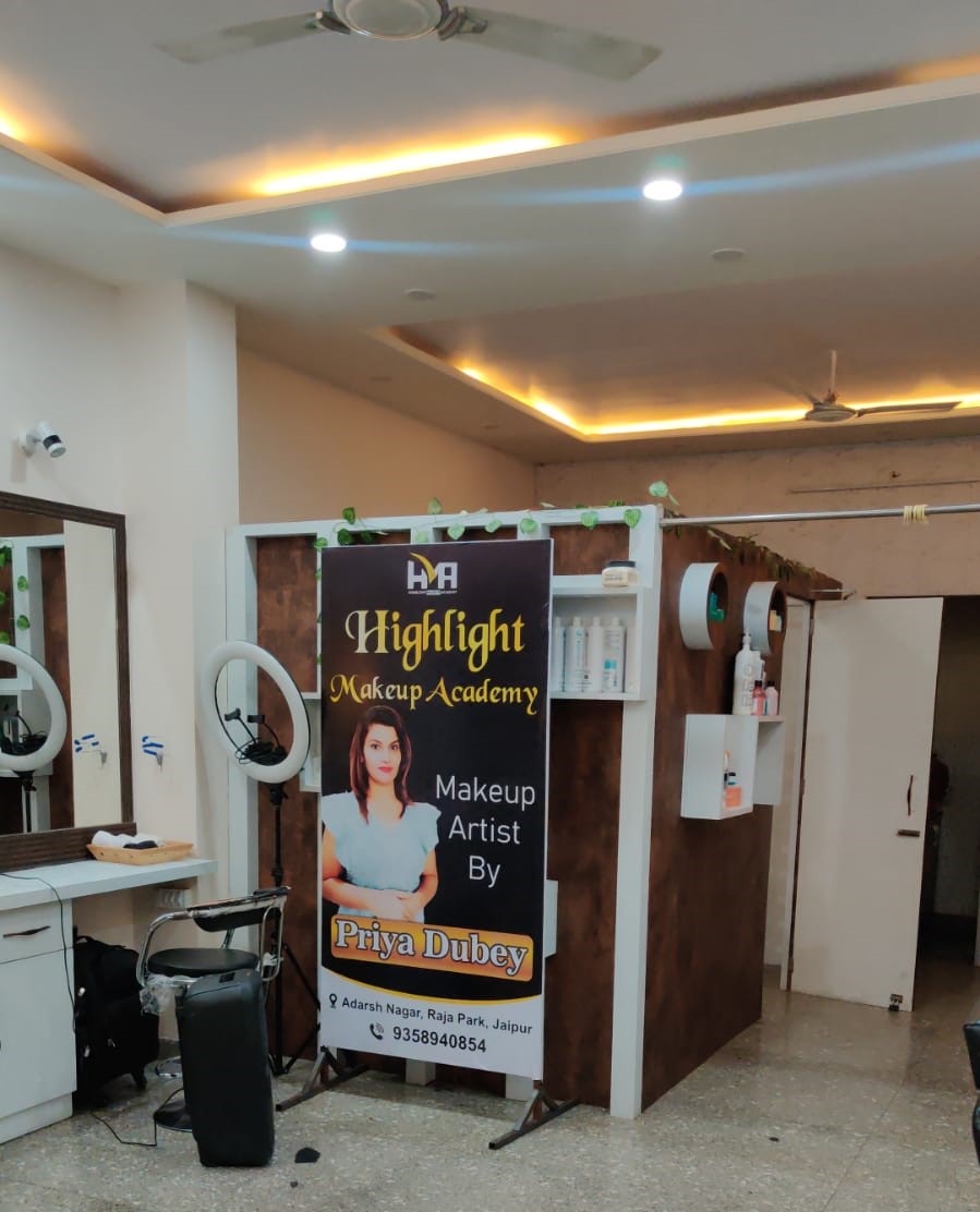 https://www.highlightmakeupacademy.in/assets/front/img/user/home_settings/662b55ab2dda7.jpeg